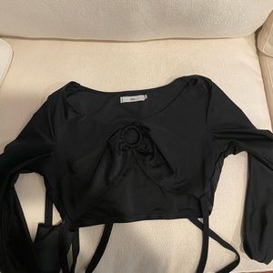 Adika Keyhole Cropped Longsleeve